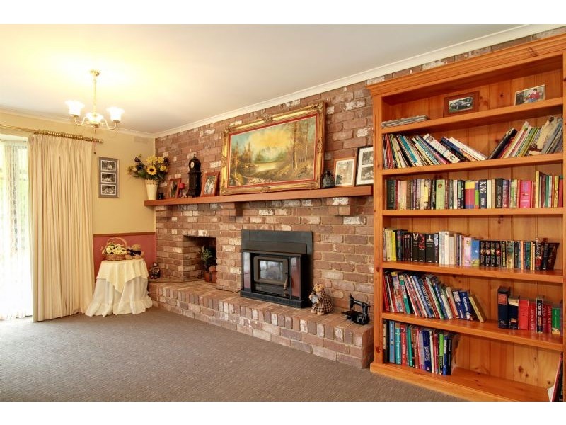 15 Nicholsons Road, Toongabbie VIC 3856