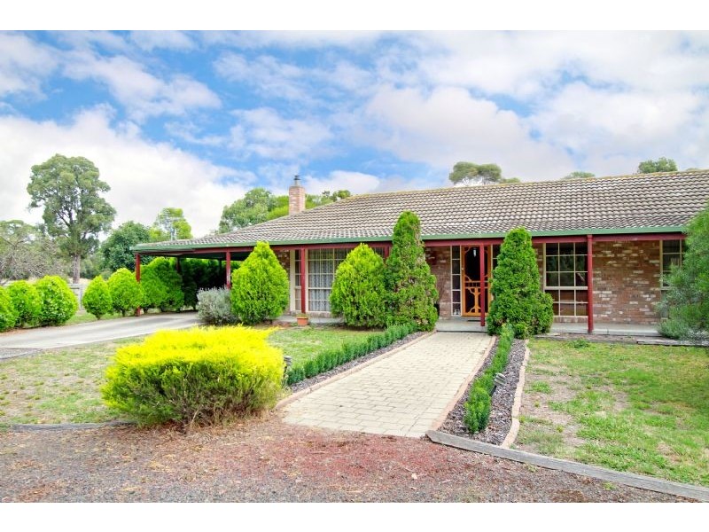 15 Nicholsons Road, Toongabbie VIC 3856