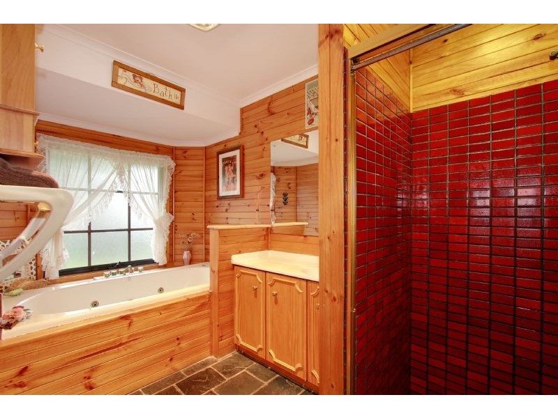 15 Nicholsons Road, Toongabbie VIC 3856