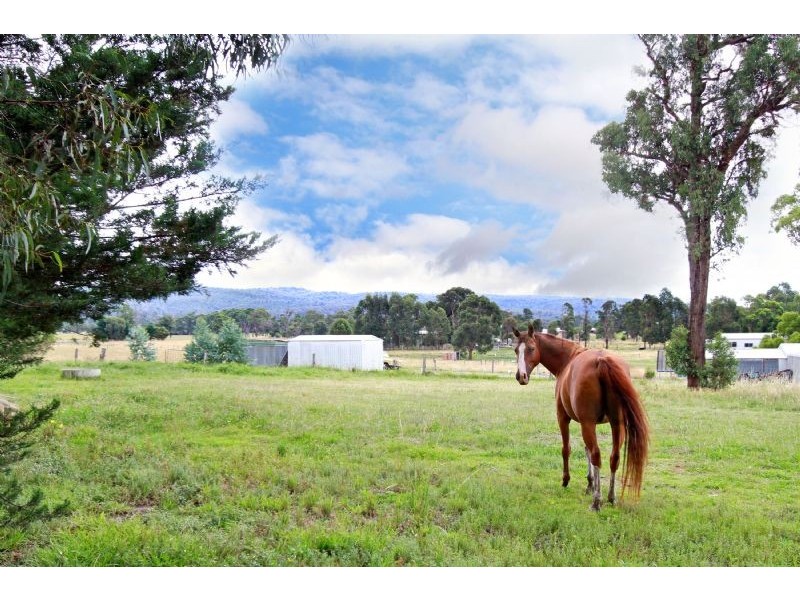 15 Nicholsons Road, Toongabbie VIC 3856