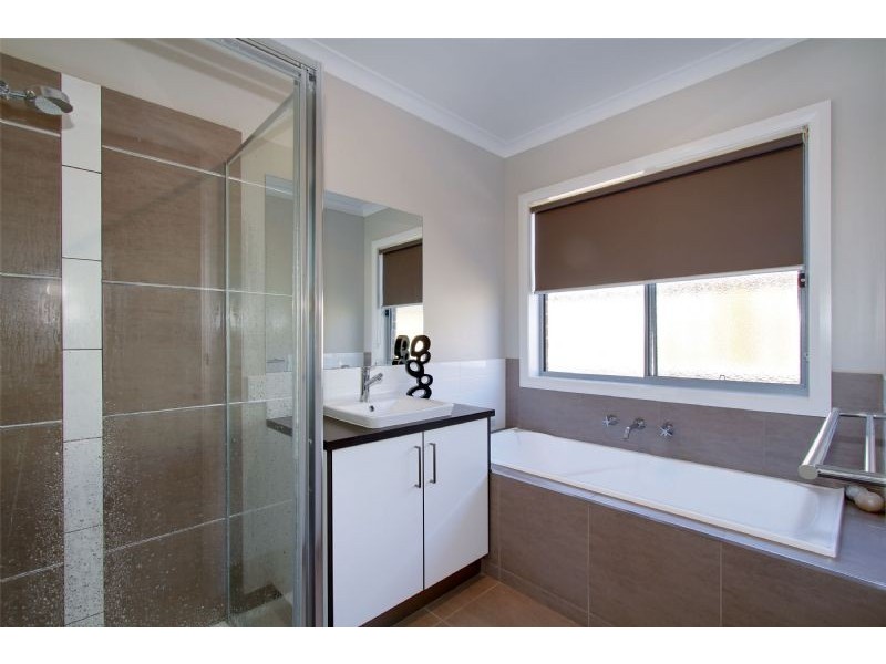 10 WESTMINSTER AVENUE, Traralgon VIC 3844