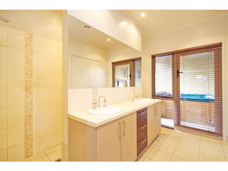 13 Nicholson Place, Traralgon VIC 3844