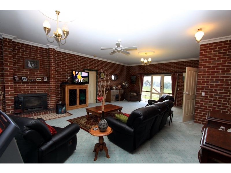 43 McEvoys Track, Seaton VIC 3858