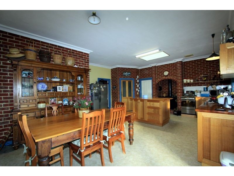 43 McEvoys Track, Seaton VIC 3858