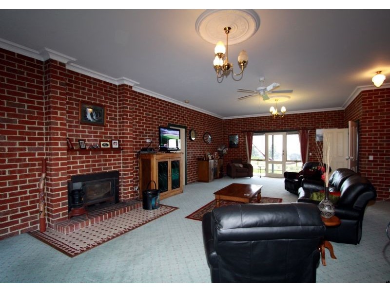 43 McEvoys Track, Seaton VIC 3858