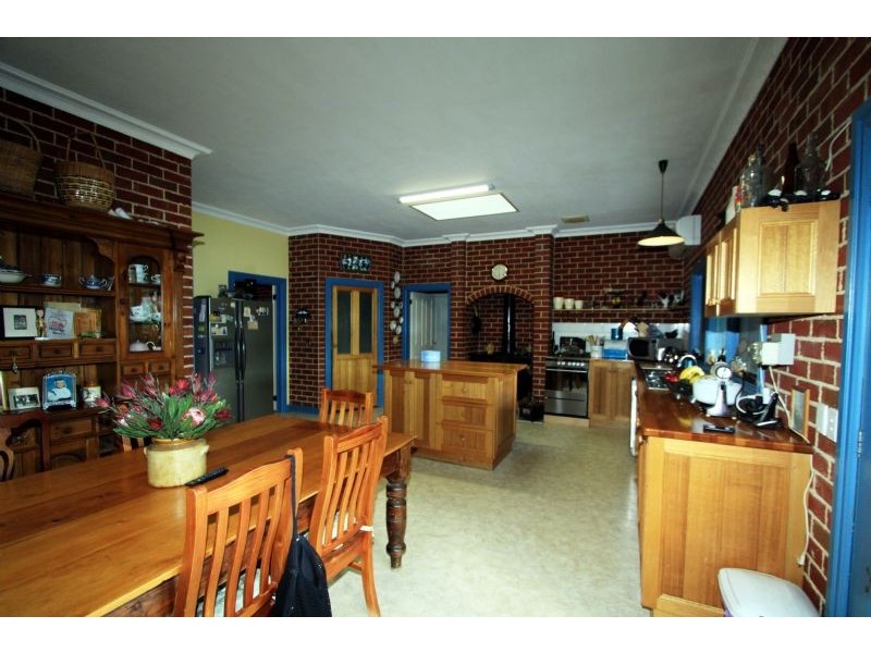 43 McEvoys Track, Seaton VIC 3858