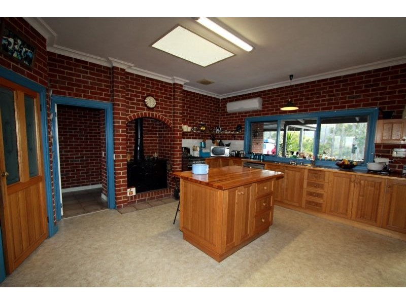 43 McEvoys Track, Seaton VIC 3858