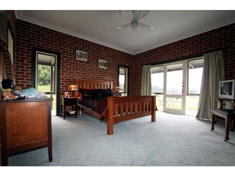 43 McEvoys Track, Seaton VIC 3858