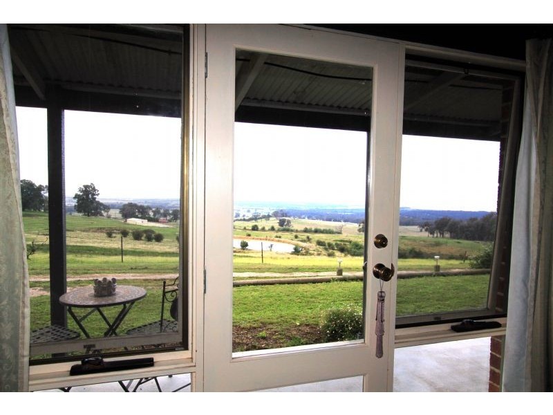 43 McEvoys Track, Seaton VIC 3858
