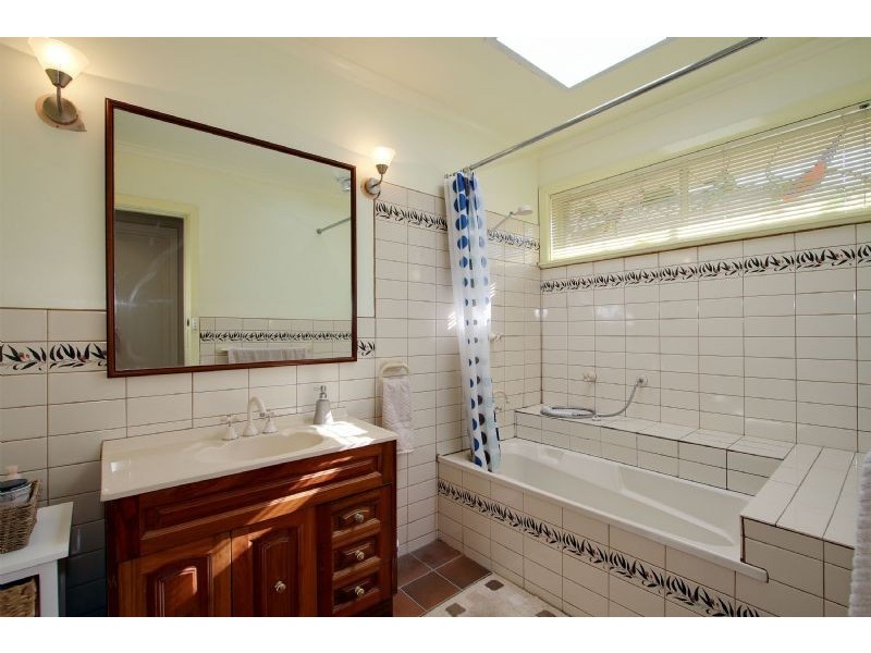 27 RACHEL WAY, Morwell VIC 3840