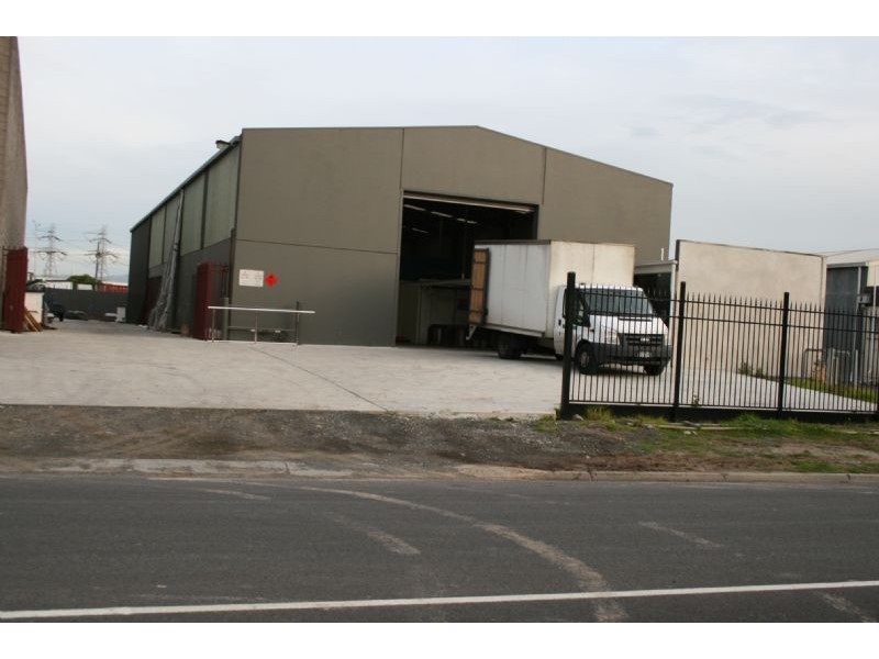 24 CHICKERALL STREET, Morwell VIC 3840