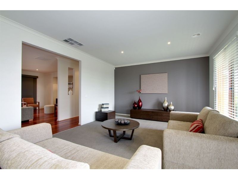 1 Hammersmith Circuit, Traralgon VIC 3844