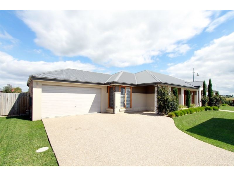 1 Hammersmith Circuit, Traralgon VIC 3844