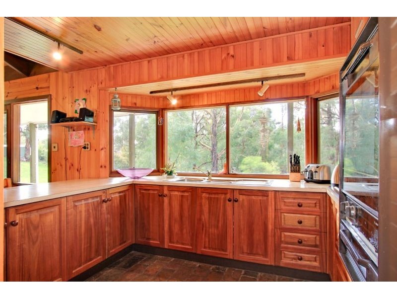 405 Whitelaws Track, Yinnar South VIC 3869