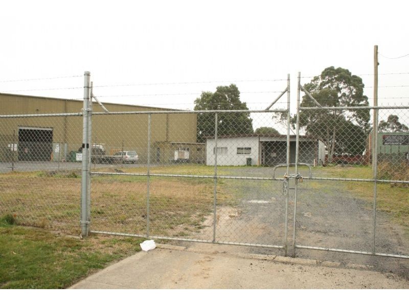 17 CHICKERELL STREET, Morwell VIC 3840