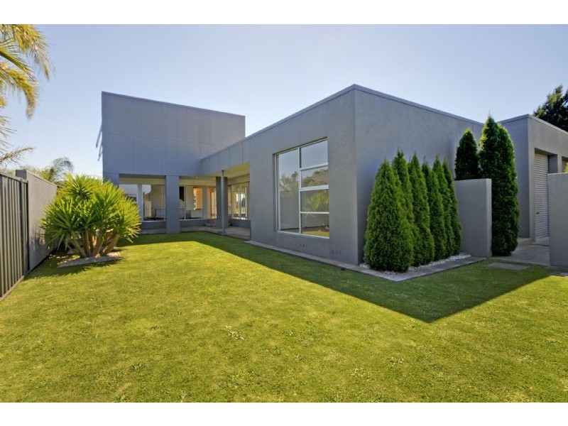 35 Swallow Grove, Traralgon VIC 3844