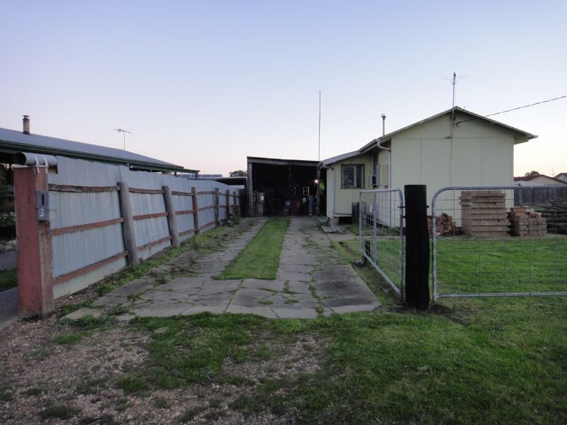 3 Perry Court, Heyfield VIC 3858