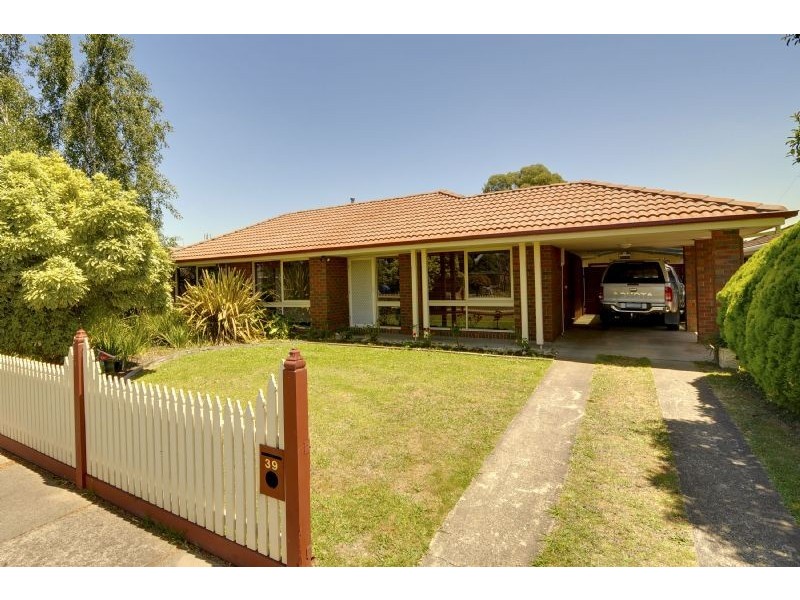 39 Swallow Grove, Traralgon VIC 3844