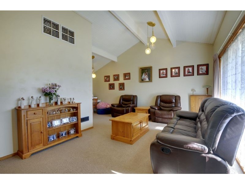 13 Swallow Grove, Traralgon VIC 3844