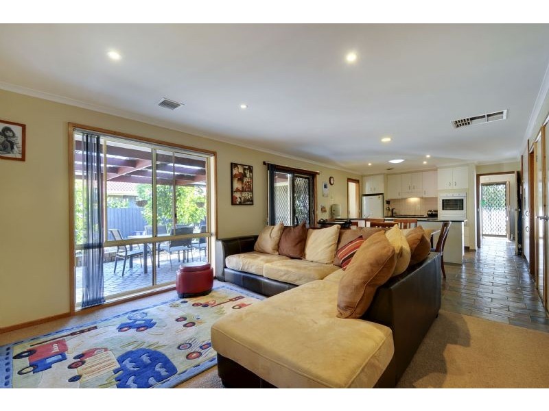 13 Swallow Grove, Traralgon VIC 3844