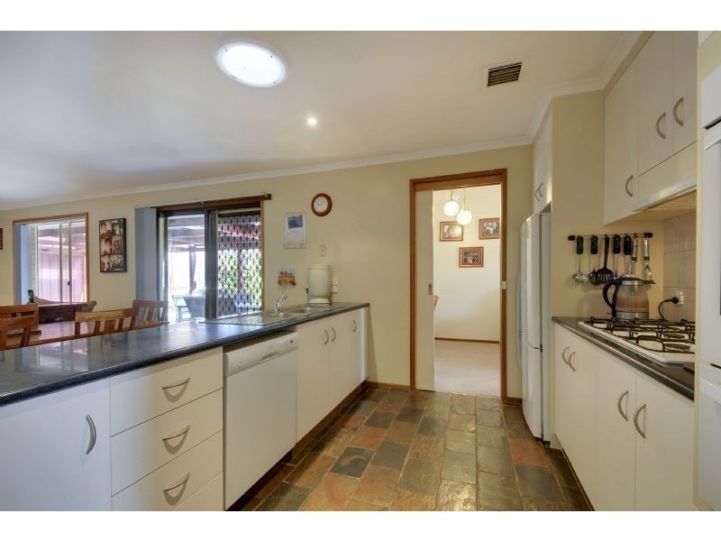 13 Swallow Grove, Traralgon VIC 3844