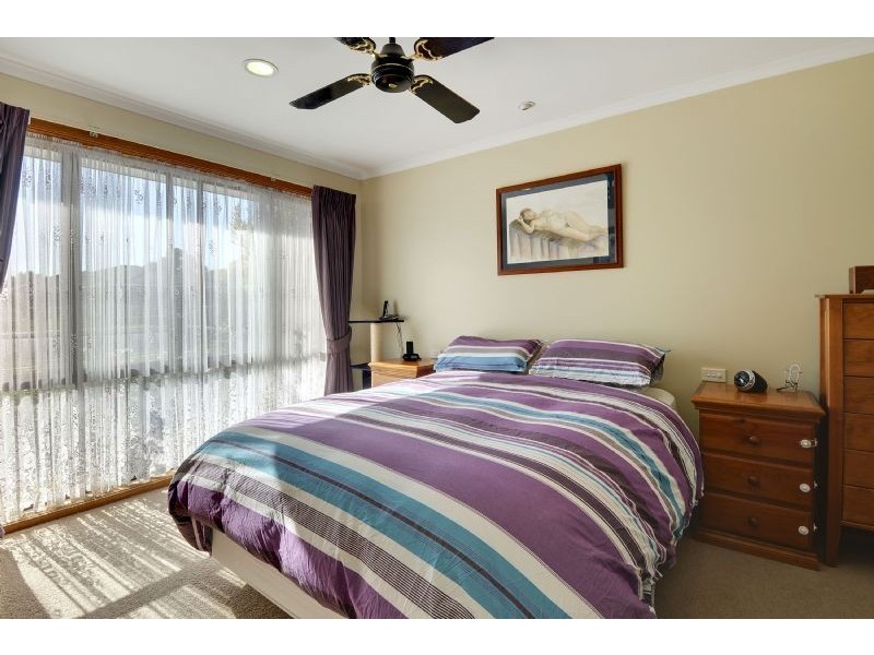 13 Swallow Grove, Traralgon VIC 3844