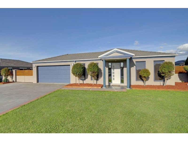 33-35 Greenfield Drive, Traralgon VIC 3844