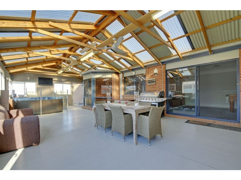 33-35 Greenfield Drive, Traralgon VIC 3844