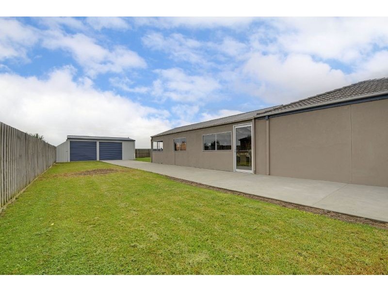 33-35 Greenfield Drive, Traralgon VIC 3844