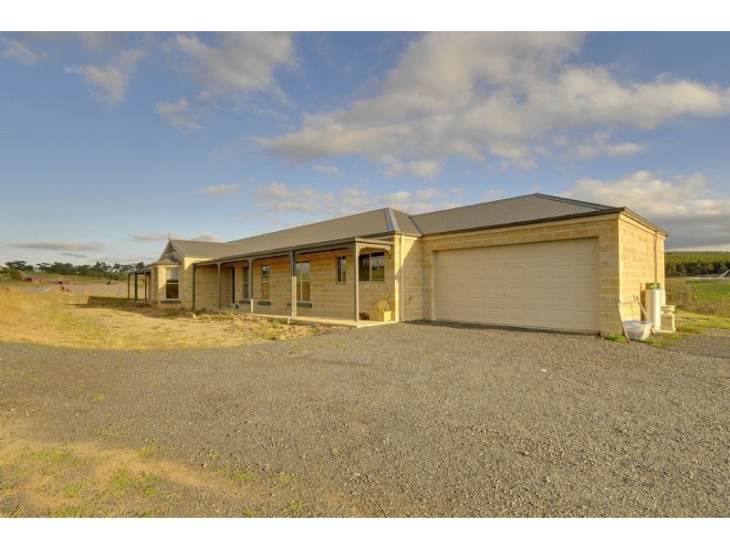 11 Hazelwood Ridge, Hazelwood North VIC 3840
