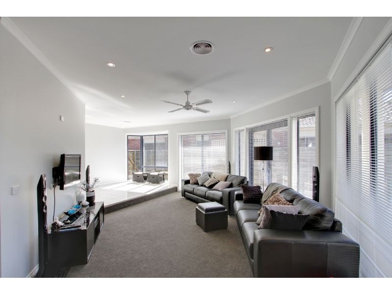 15 Barton Place, Traralgon VIC 3844