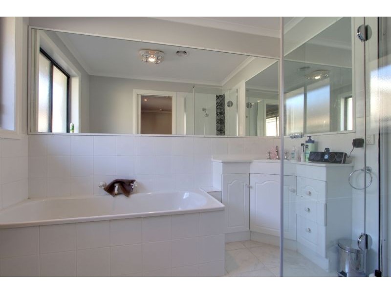 15 Barton Place, Traralgon VIC 3844