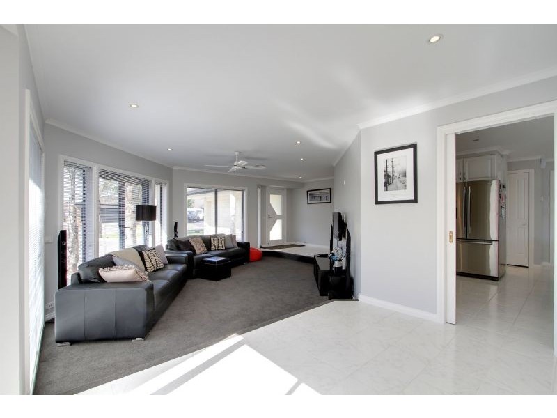 15 Barton Place, Traralgon VIC 3844