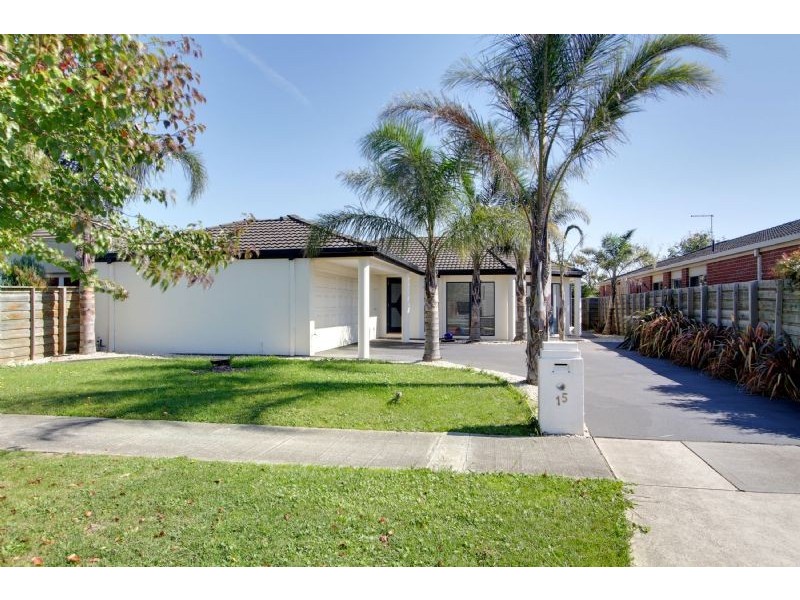 15 Barton Place, Traralgon VIC 3844