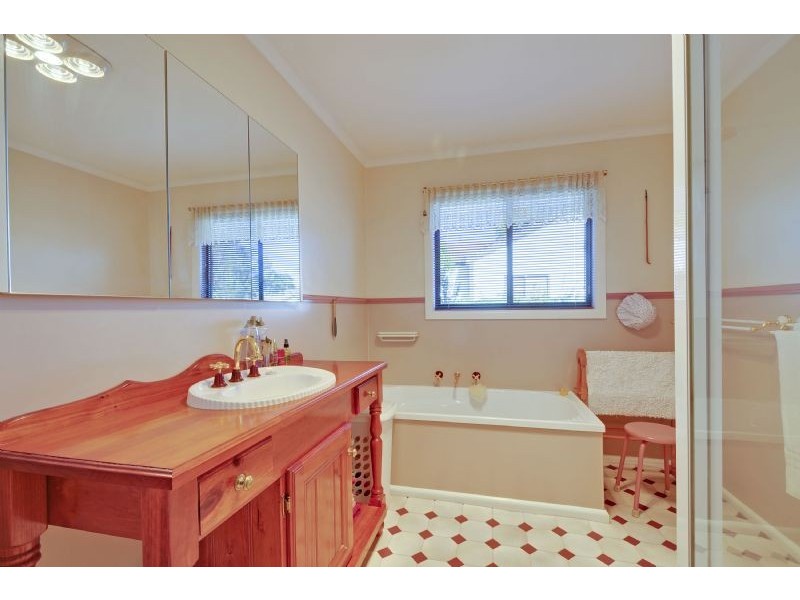 16 Grubb Avenue, Traralgon VIC 3844