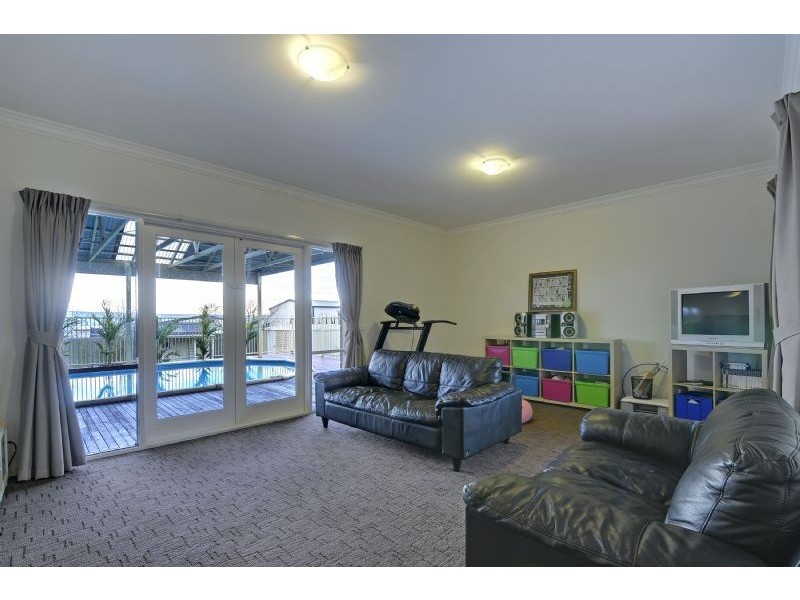 17 Duxbury Drive, Traralgon VIC 3844