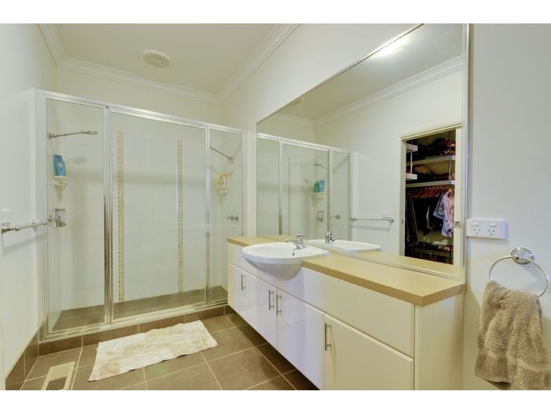 17 Duxbury Drive, Traralgon VIC 3844