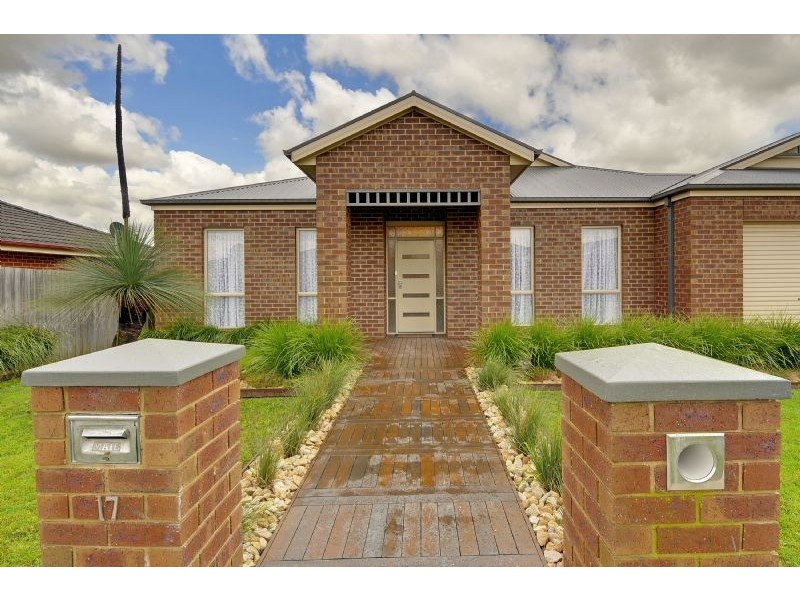 17 Duxbury Drive, Traralgon VIC 3844