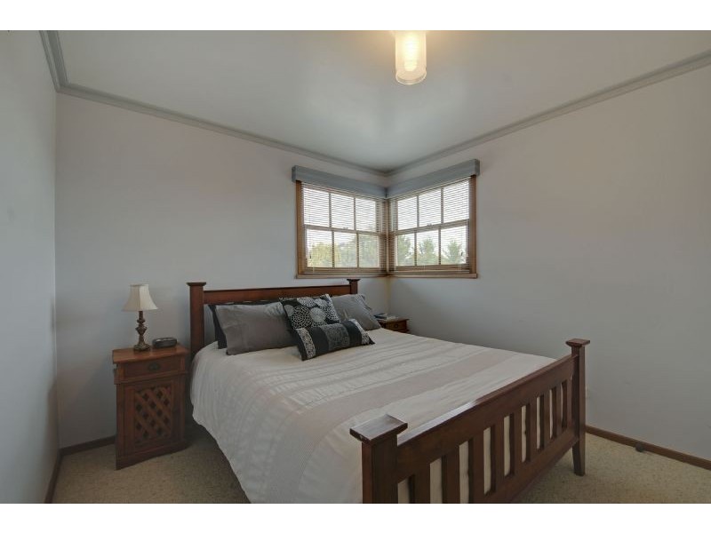 25 Theresa Road, Hazelwood North VIC 3840