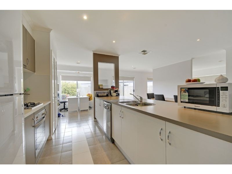 8 Riverslea Boulevard, Traralgon VIC 3844