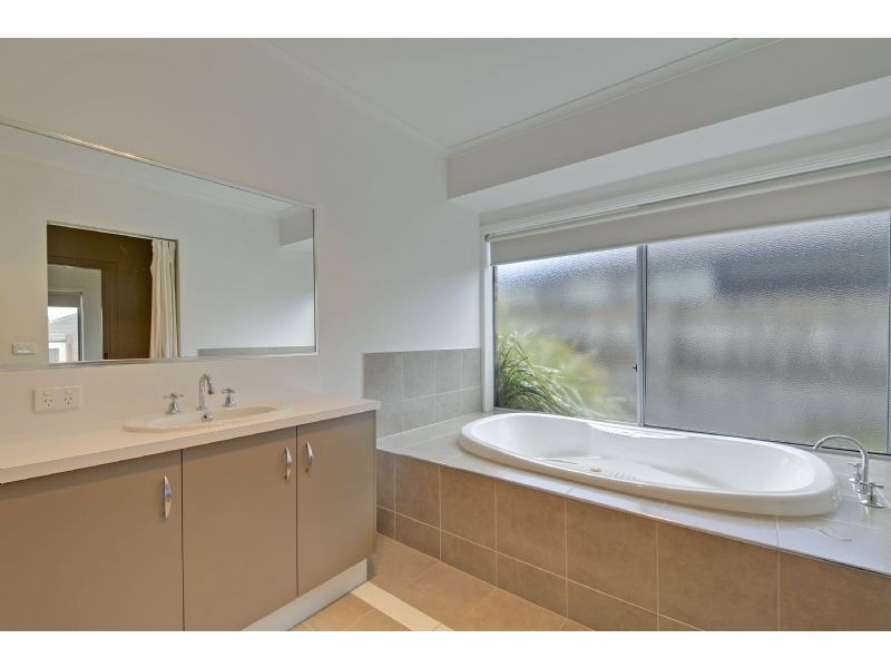 8 Riverslea Boulevard, Traralgon VIC 3844