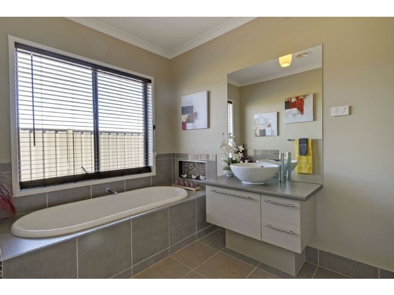 29 Moore Street, Rosedale VIC 3847