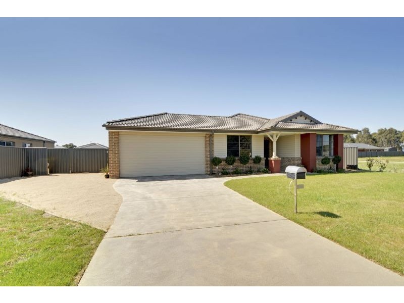 29 Moore Street, Rosedale VIC 3847