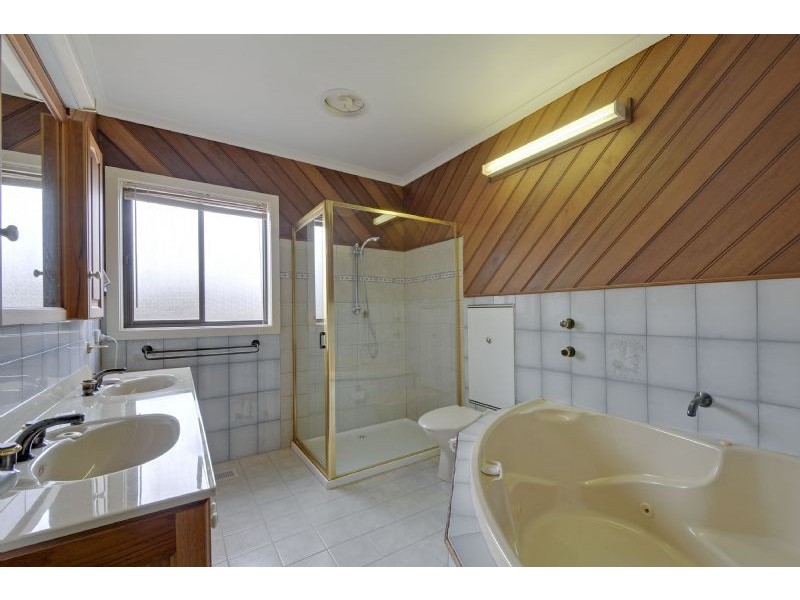 16 Myrtle Crescent, Traralgon VIC 3844