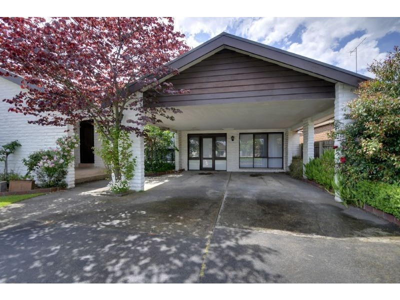 10 Dawn Grove, Traralgon VIC 3844