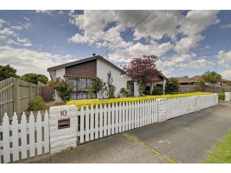 10 Dawn Grove, Traralgon VIC 3844