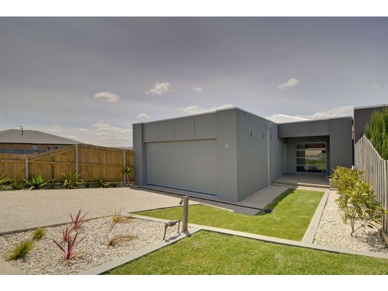 23B Dunsmuir Grove, Traralgon VIC 3844