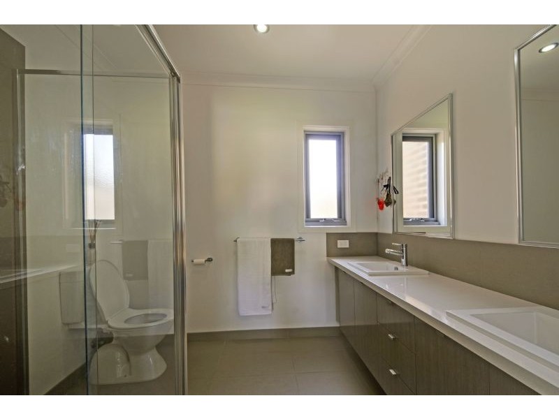 23B Dunsmuir Grove, Traralgon VIC 3844