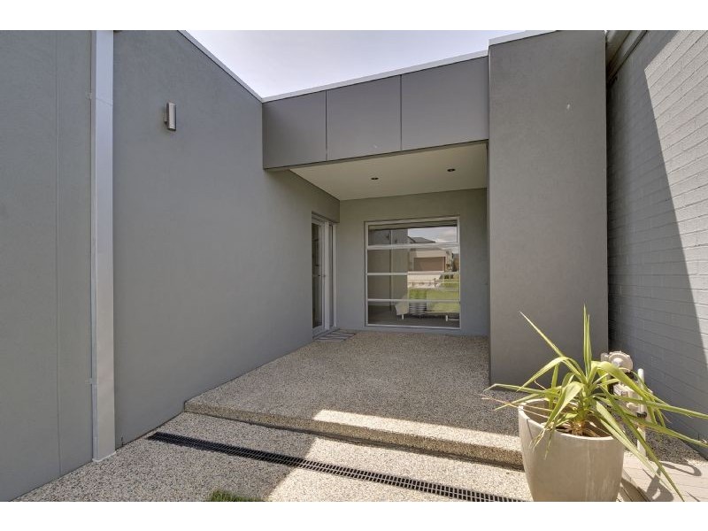 23B Dunsmuir Grove, Traralgon VIC 3844