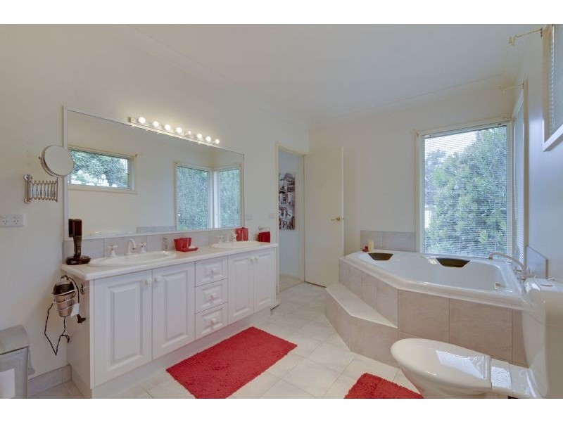 94 Main Road, Tyers VIC 3844